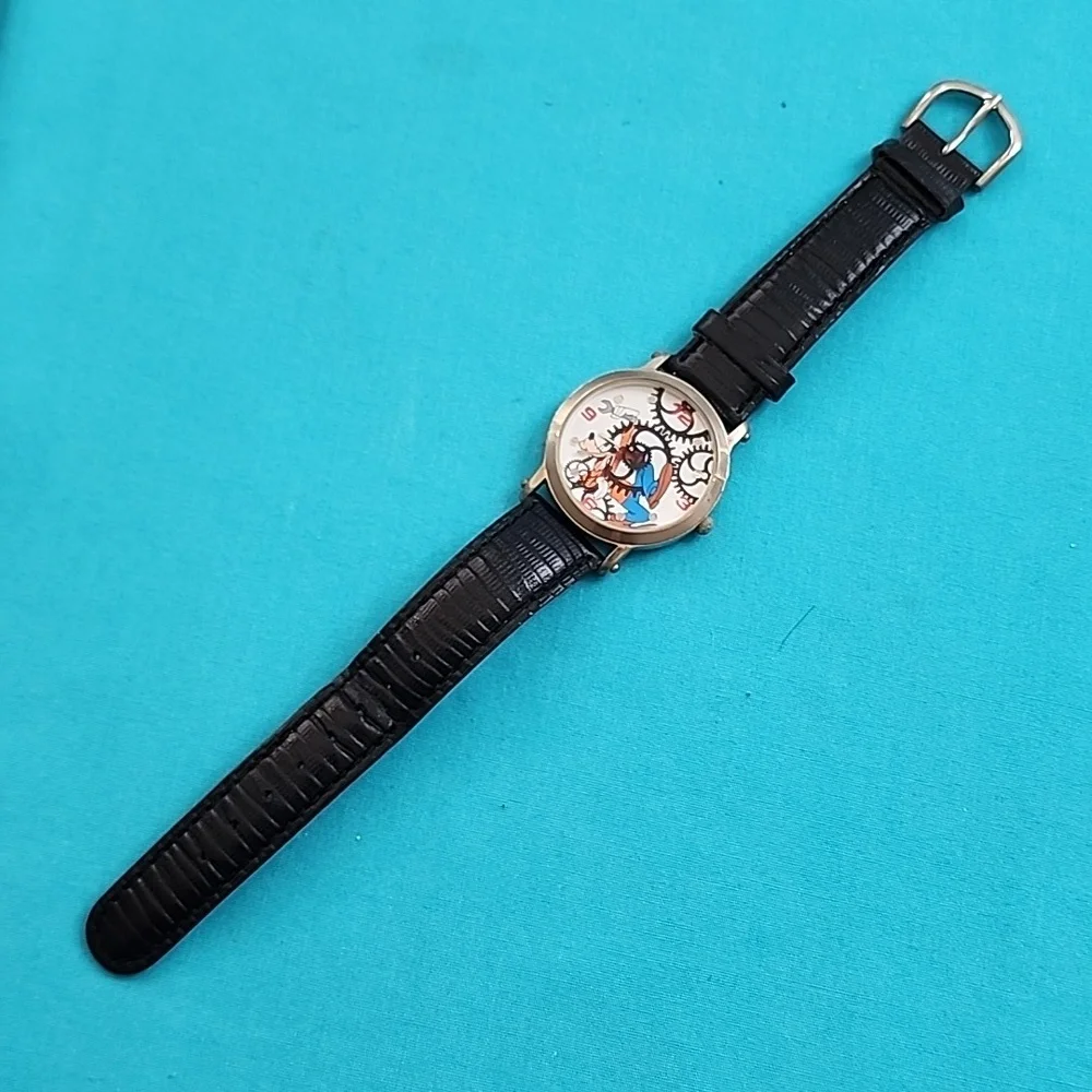 Vintage Rare Disney Clock Works Goofy Watch